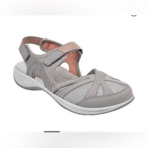 NWOT Women's Easy Spirit Splash Closed Toe Sandal Size 6.5